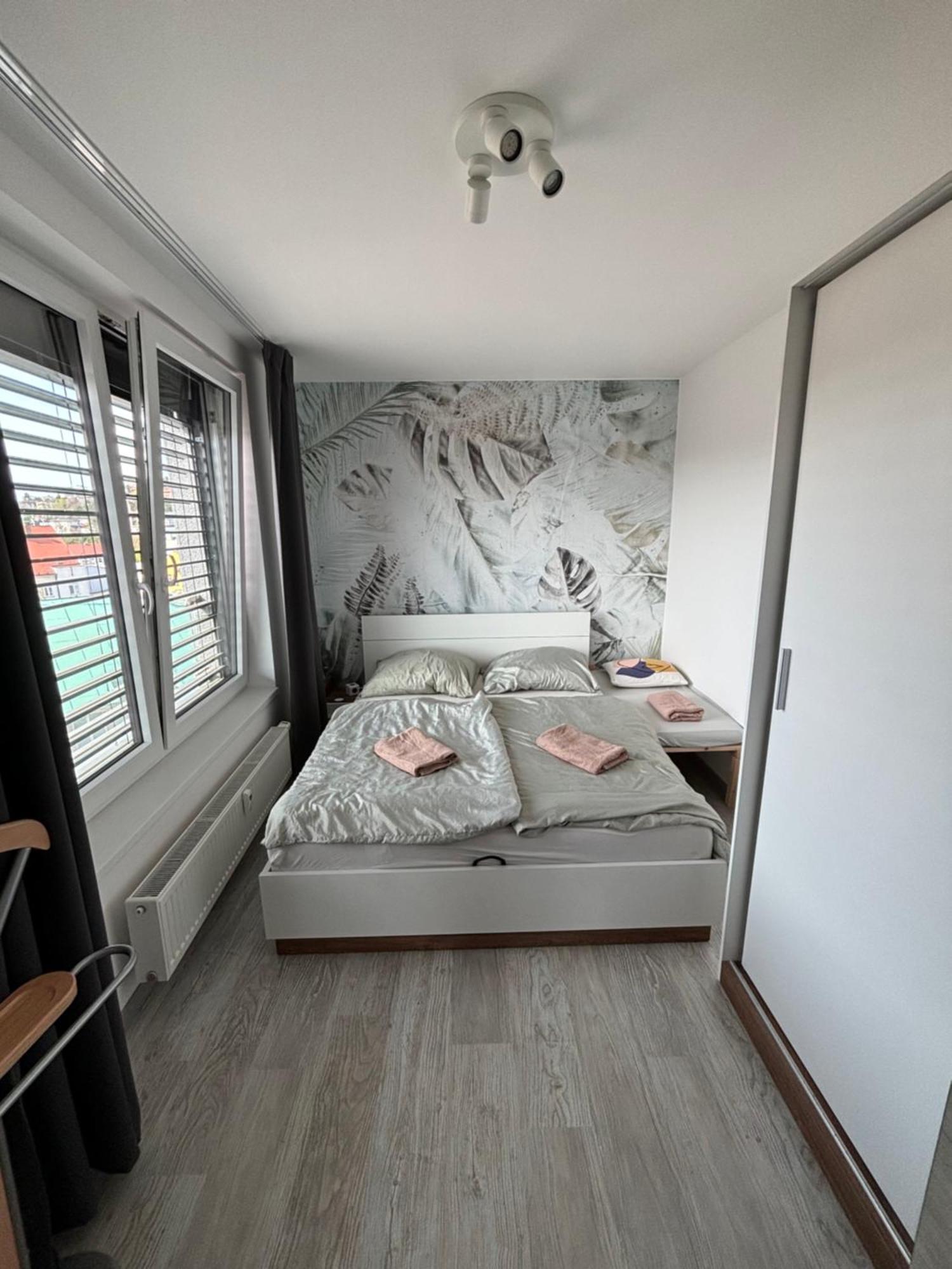 Premiere Apartment Bratislava - Private Parking Exterior photo